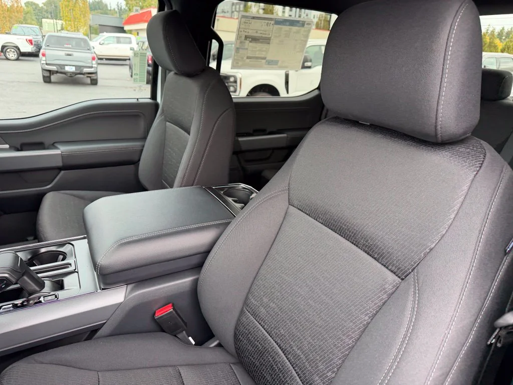 New 2026 Oxford White Ford XLT image 14