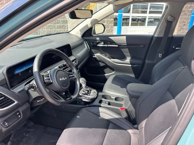 Used 2025 Blue Kia SX image 17