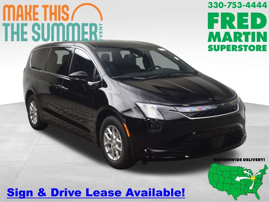 2027 Chrysler Pacifica Select's photo