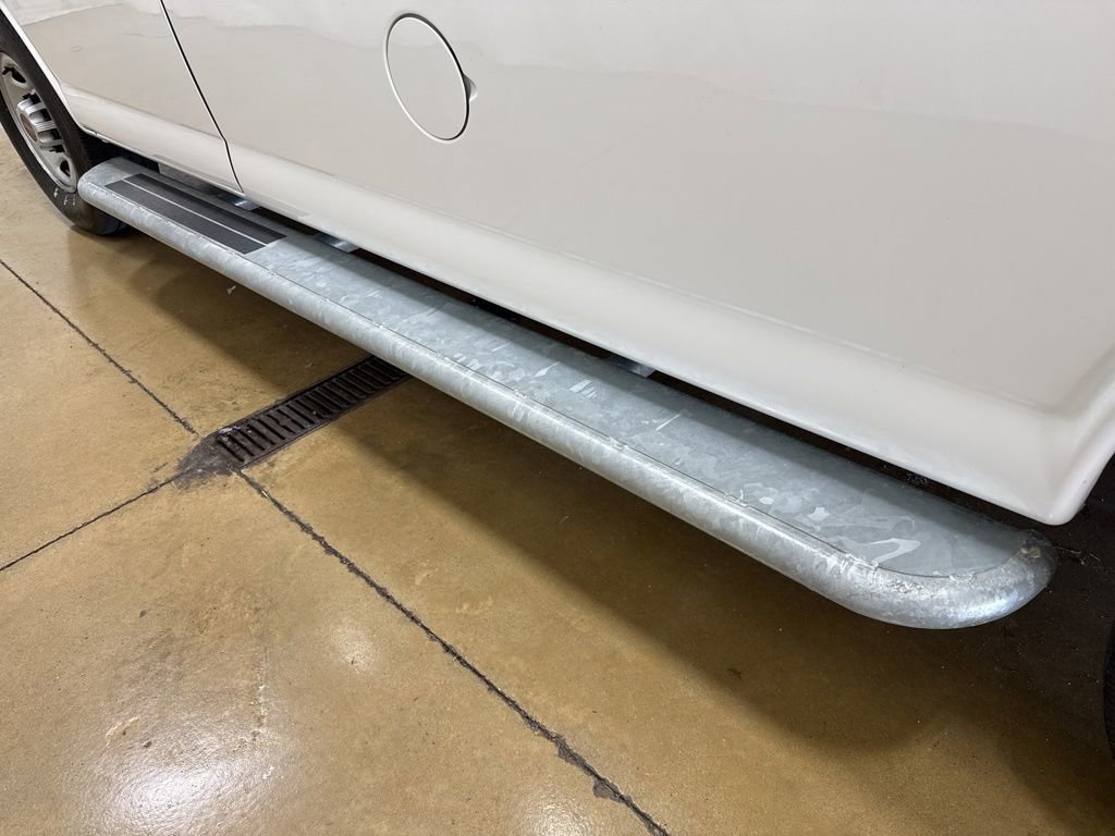 2024 GMC Savana Cargo Work Van - Photo 10
