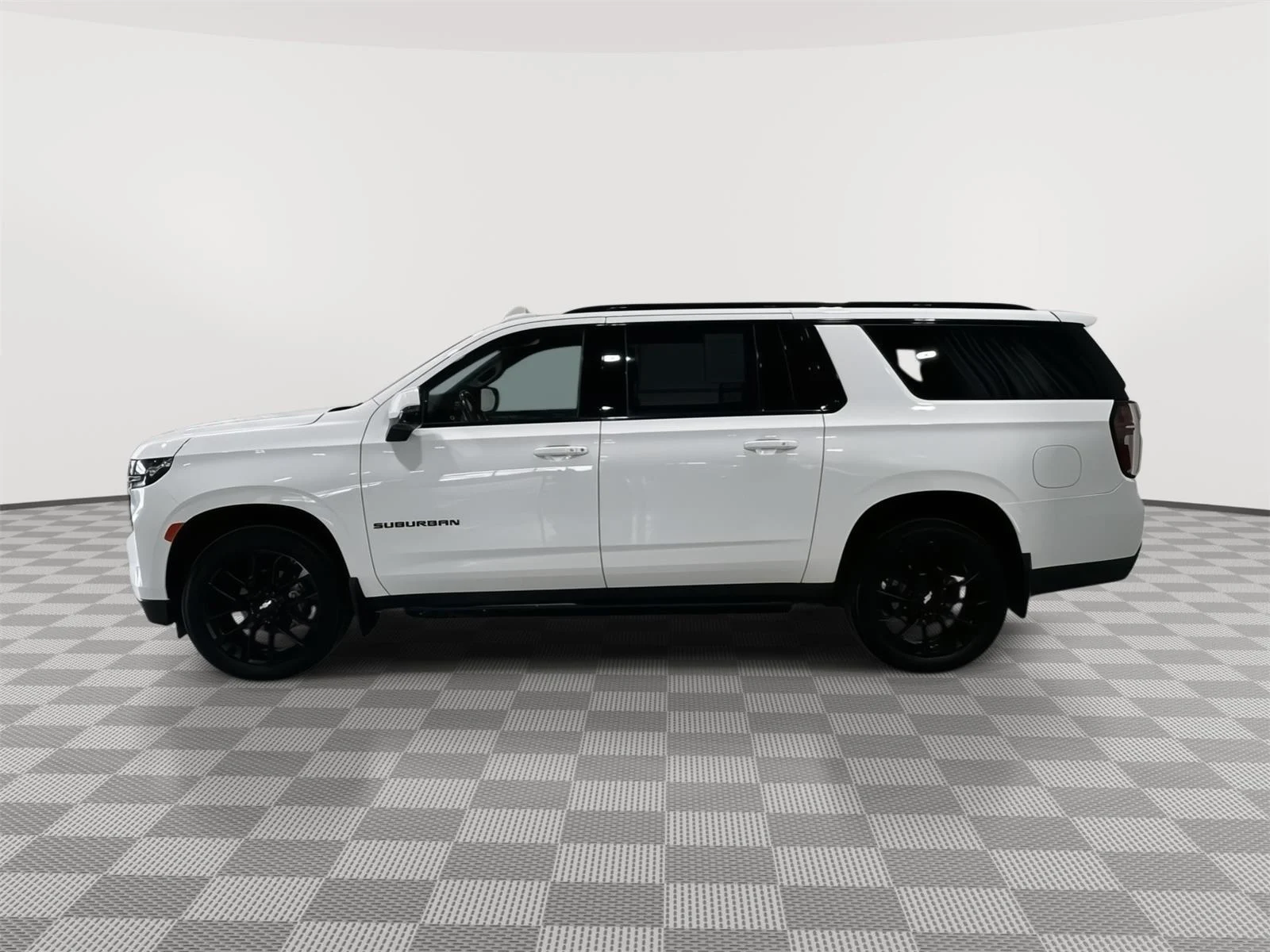 Used 2022 Chevrolet Suburban RST with VIN 1GNSKEKT9NR323710 for sale in Alexandria, Minnesota