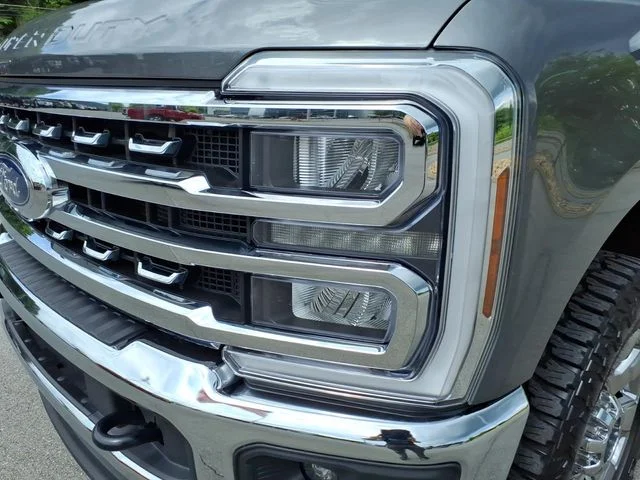 Used 2025 Gray Ford Lariat image 4