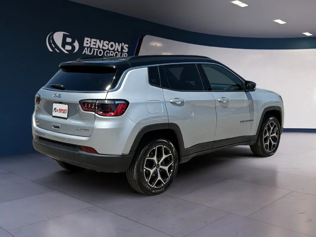 Used 2025 Silver Jeep Limited image 5