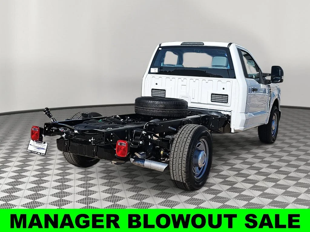 New 2026 Oxford White Ford F-350® XL image 3