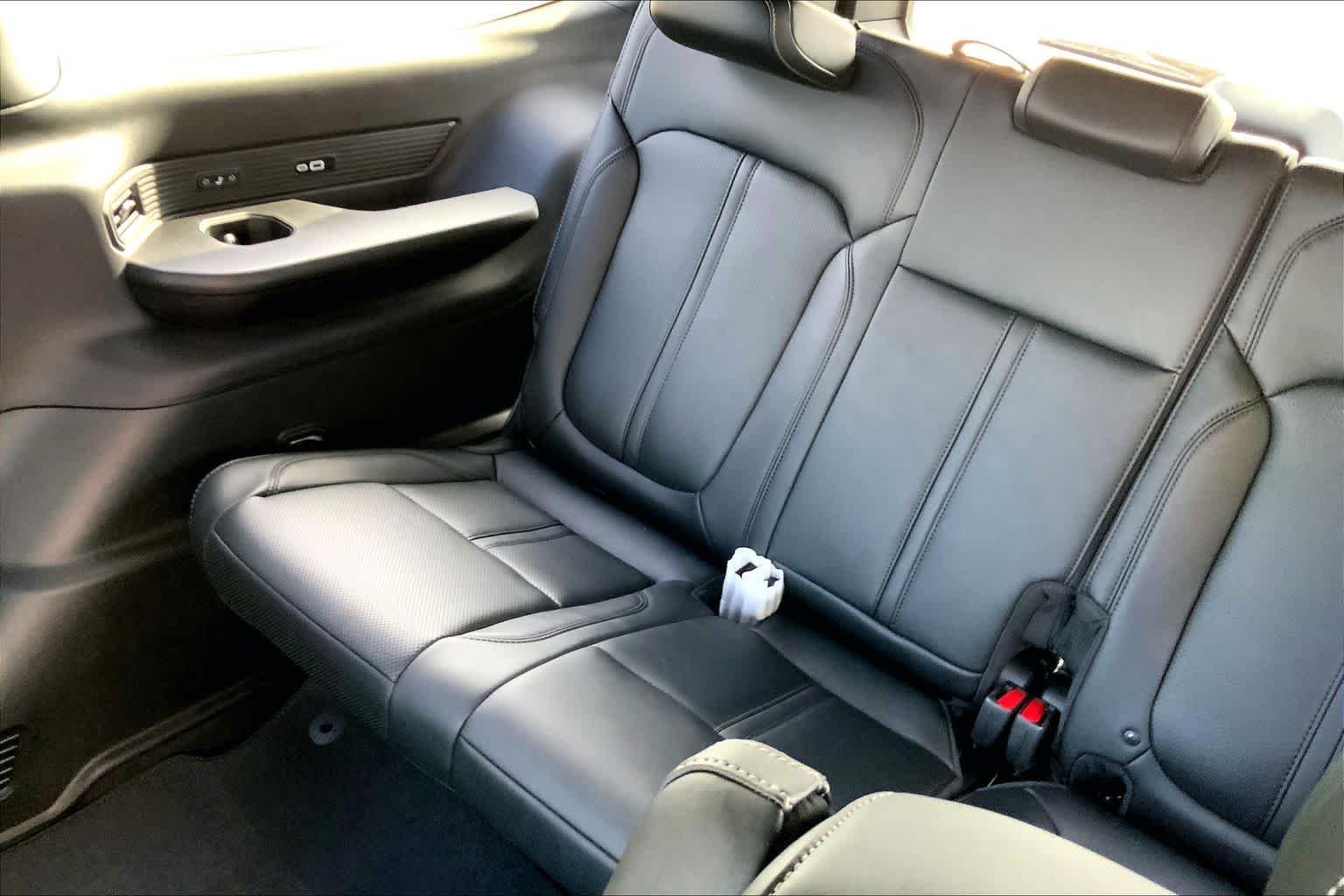 New 2026 Velvet Red Pearl-Coat Exterior Paint Jeep Limited Altitude image 17