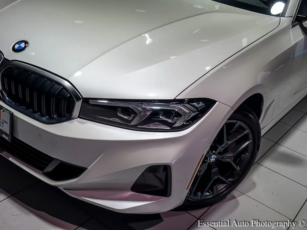 2025 BMW 3 Series 330i - Photo 8