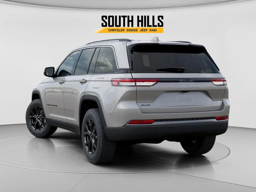 New 2026 Silver Zynith Exterior Paint Jeep Altitude image 3