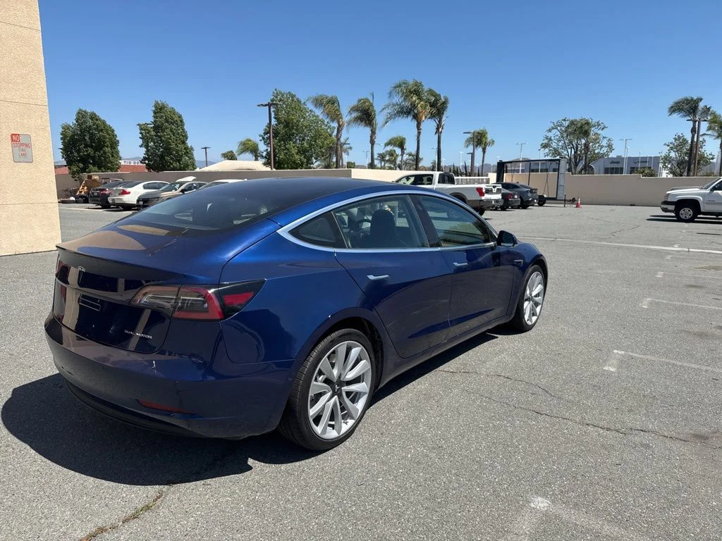 Used 2018  Tesla Long Range image 8