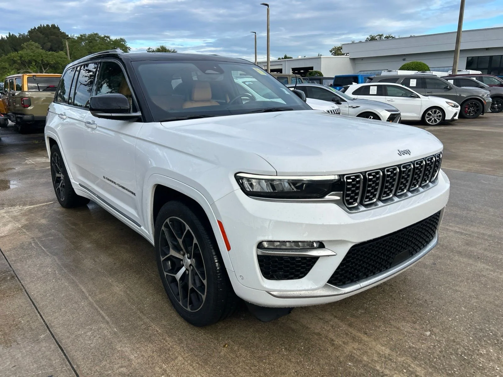 Used 2022 Bright White Clearcoat Jeep Summit Reserve image 22