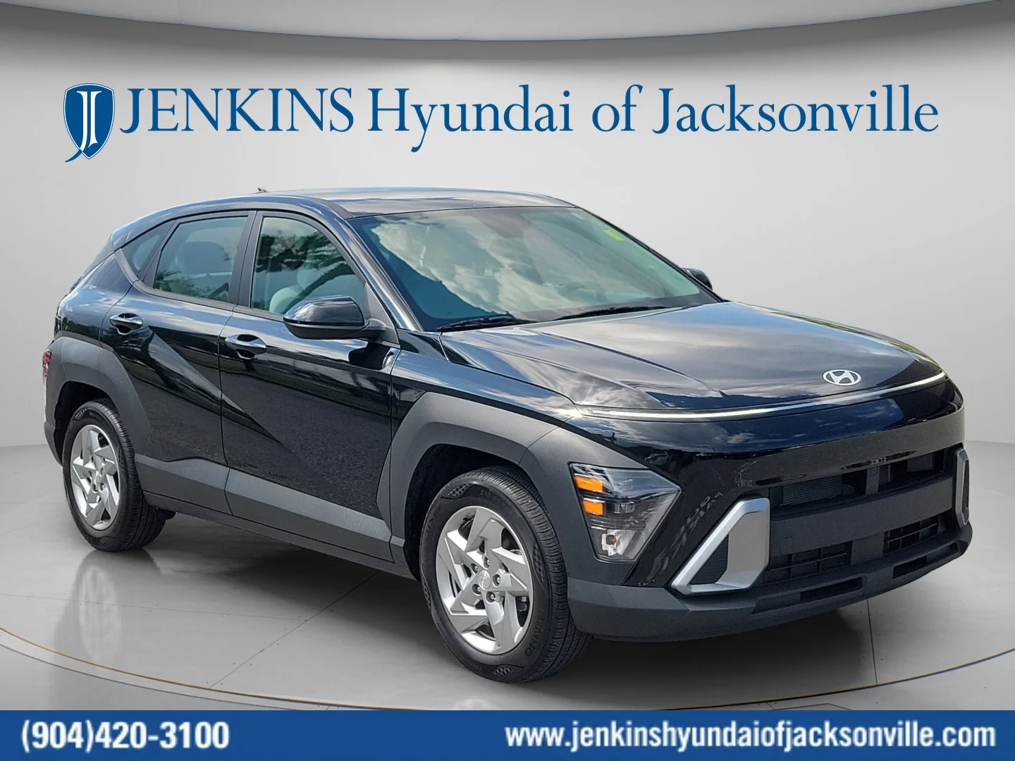 Used 2025 Abyss Black Pearl Hyundai SE image 1