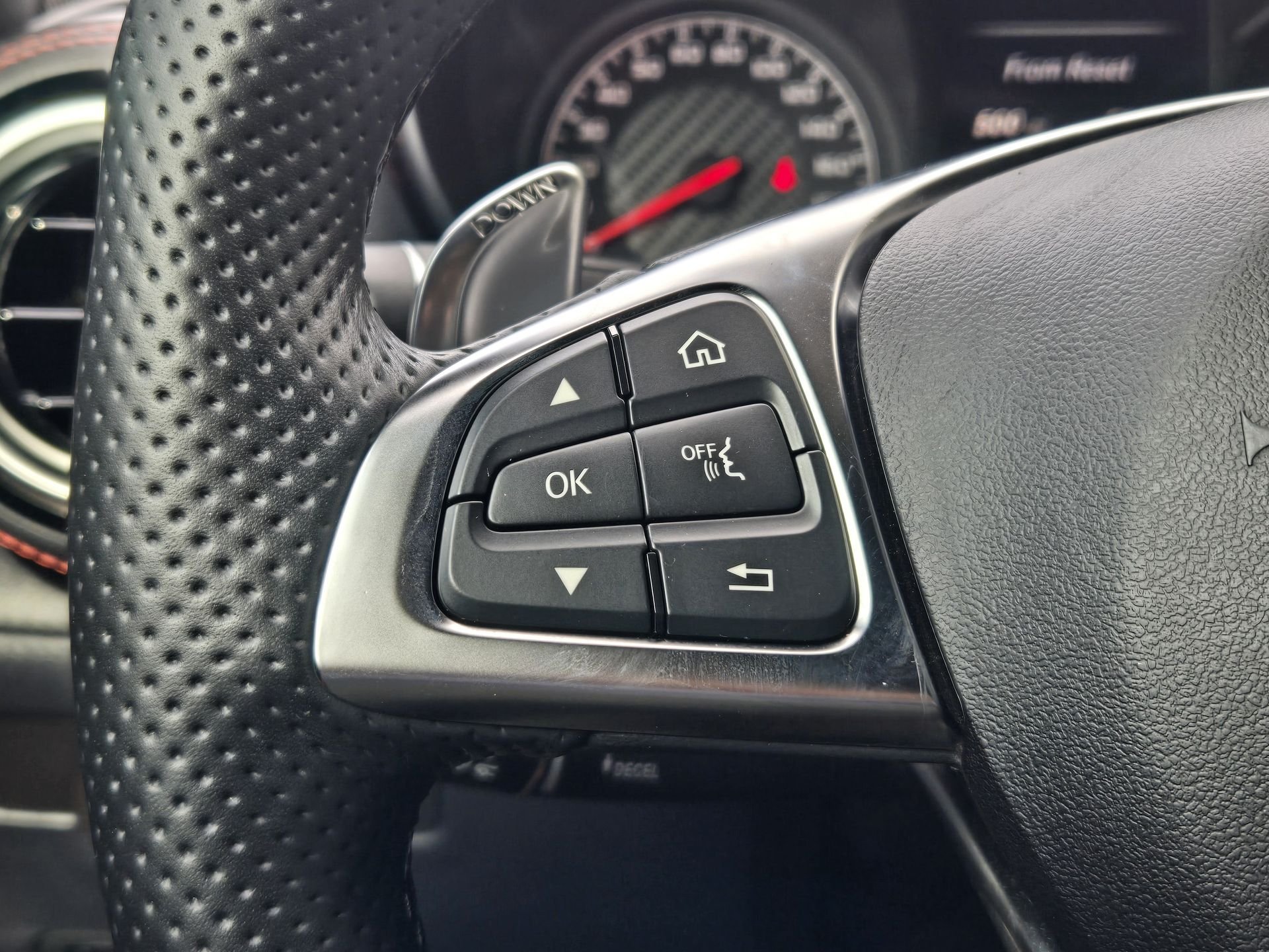Used 2018 Selenite Gray Metallic Mercedes-Benz Base image 27