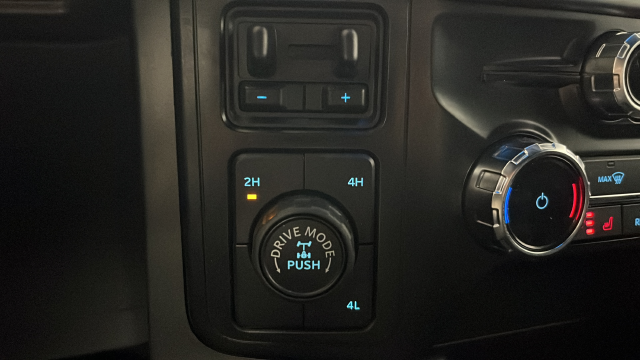 Used 2024 Agate Black Metallic Ford XLT image 30