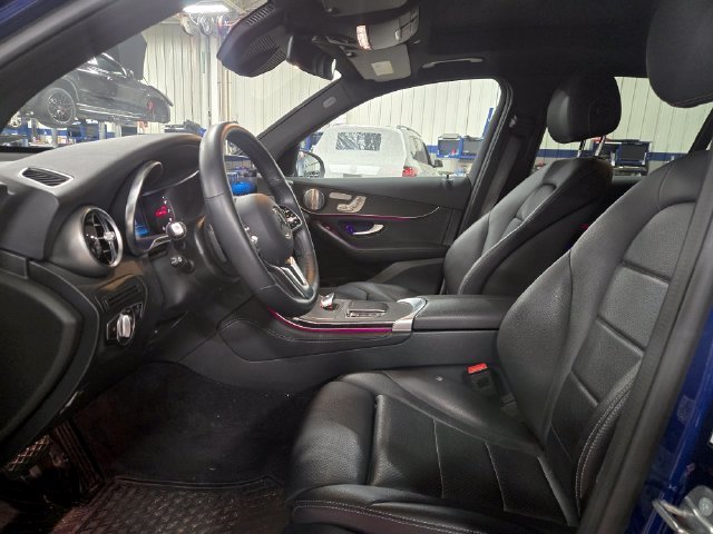 Used 2020 Blue Mercedes-Benz GLC 300 image 4