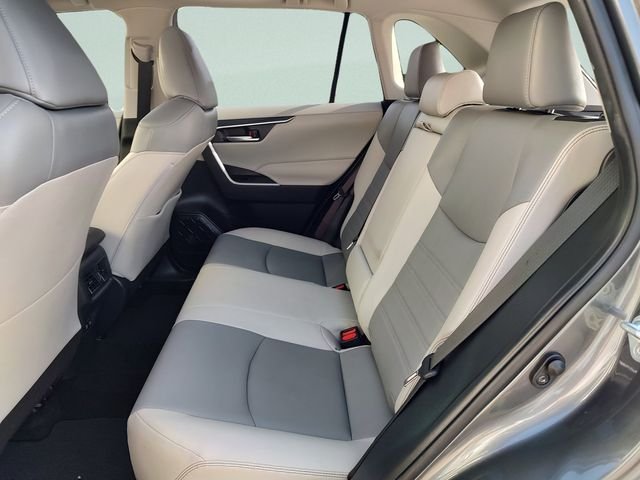 Used 2019 Gray Toyota XLE Premium image 29