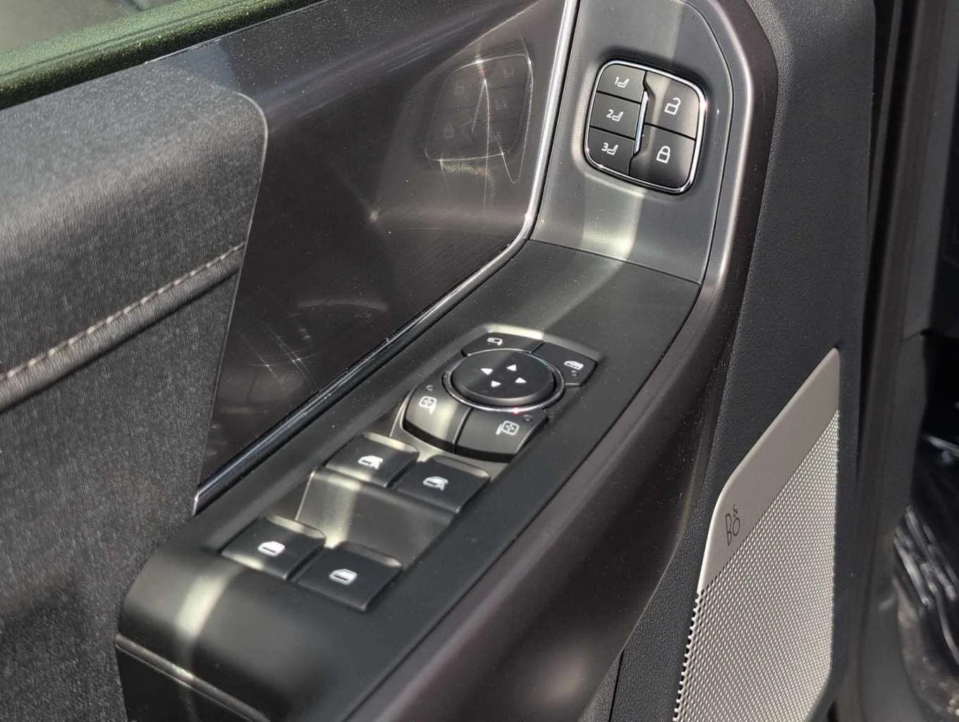 New 2026 Star White Metallic Tri-Coat Ford LARIAT image 6