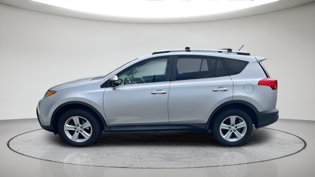 Used 2013 Classic Silver Metallic Toyota XLE image 6