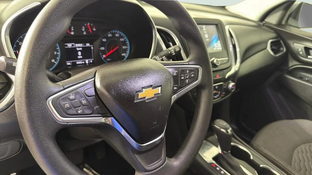 Used 2018 SILVER ICE METALLIC Chevrolet LT image 21