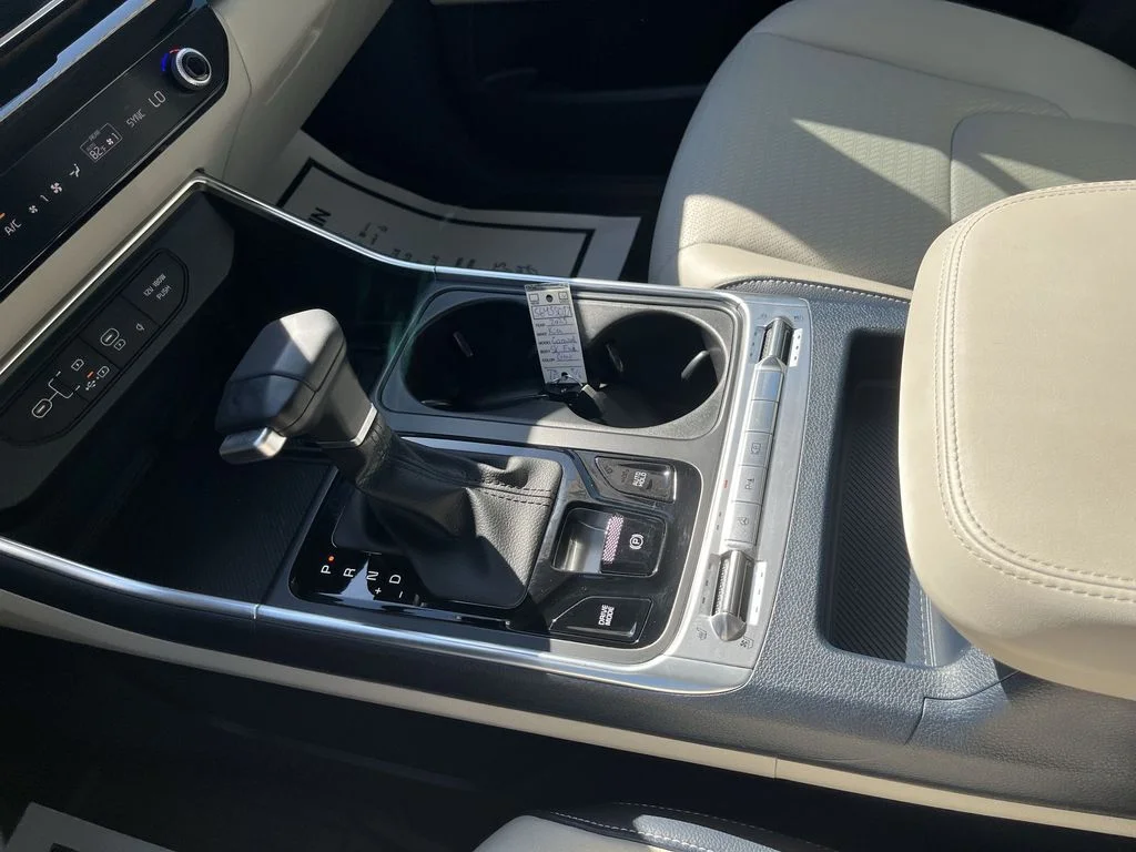 Used 2025 White Kia SX Prestige image 21