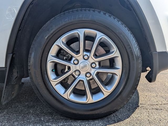 Used 2015 White Jeep Limited image 9