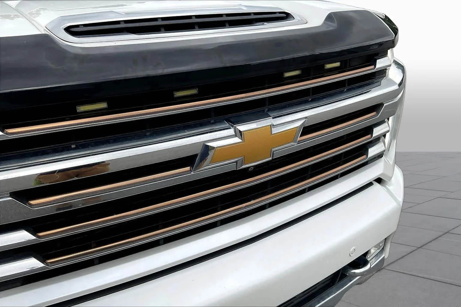 Used 2023 Iridescent Pearl Tricoat Chevrolet High Country image 57
