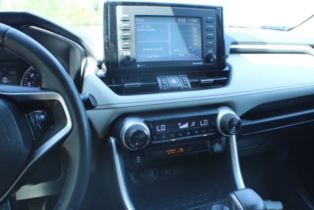Used 2020 Super White Toyota XLE Premium image 10