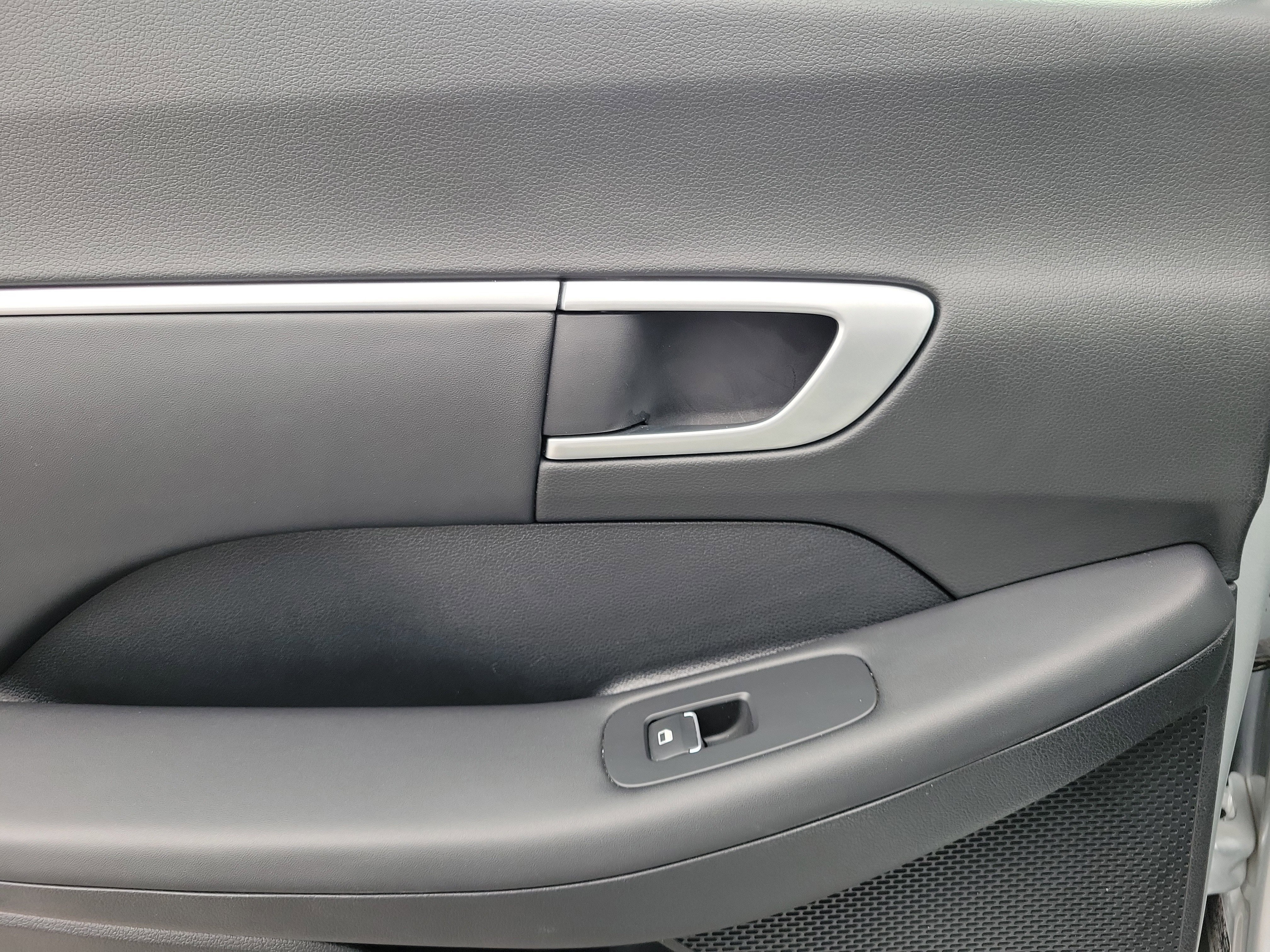 Used 2025 Aero Silver Hyundai SEL image 12