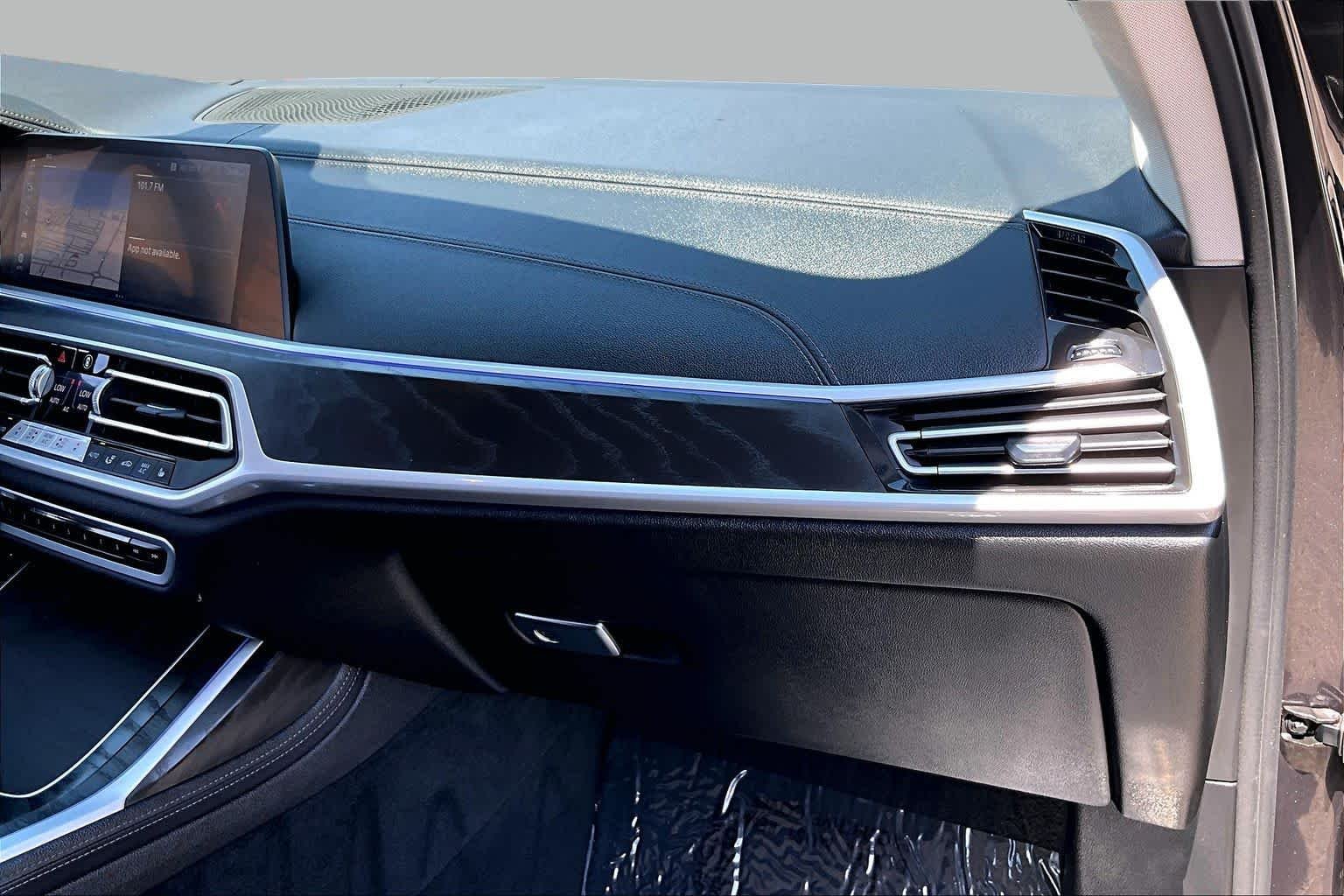 Used 2021 Dark Graphite Metallic BMW xDrive40i image 17