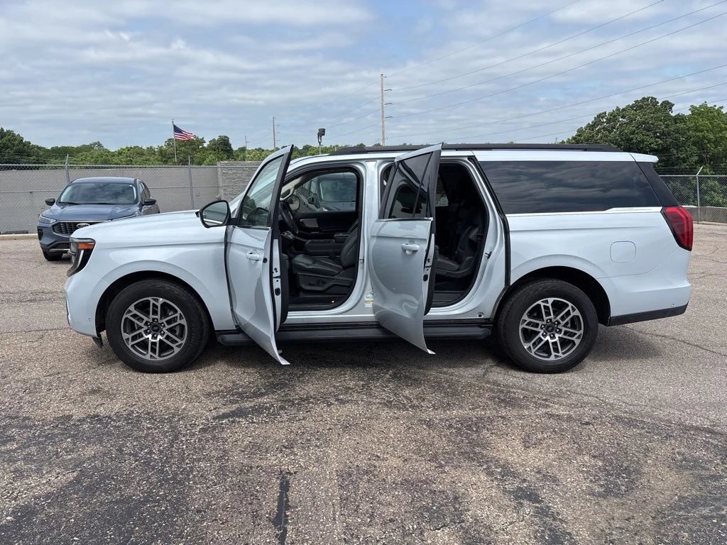 Used 2025 Silver Metallic Ford Active image 4