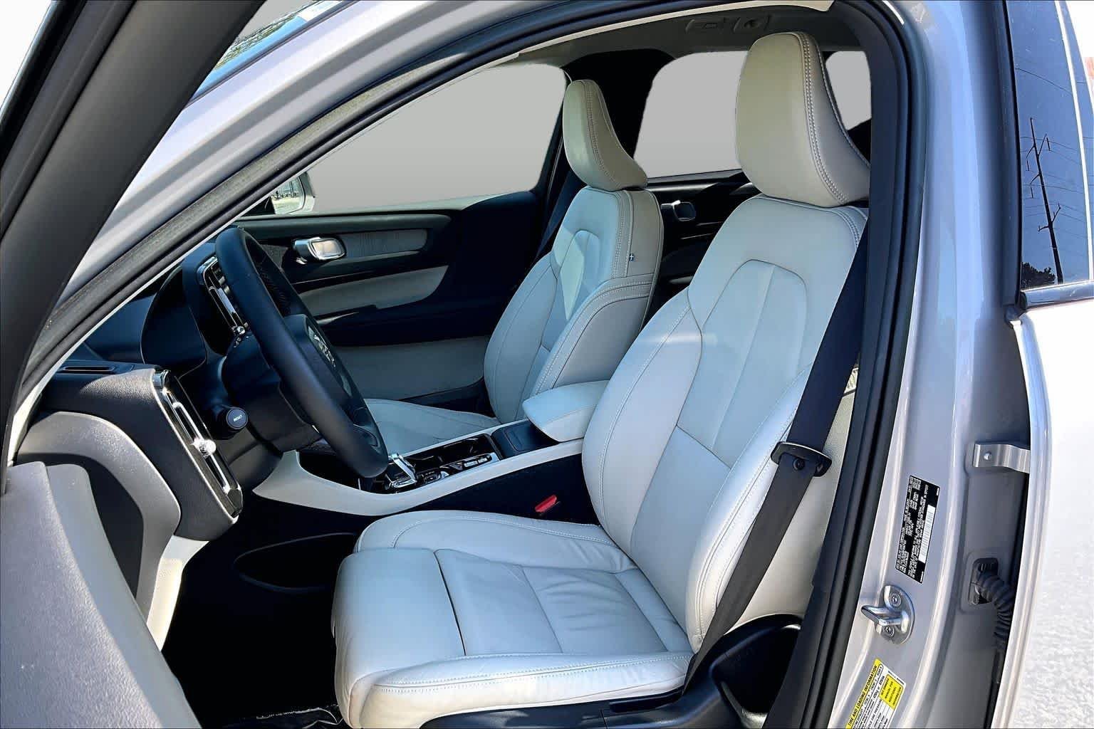 Used 2023 Silver Dawn Metallic Volvo Plus Dark Theme image 8