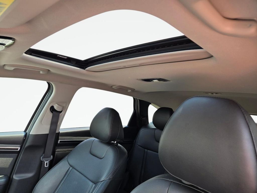 Used 2024 Silver Hyundai SEL image 17