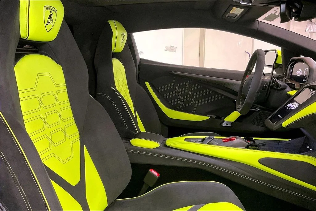2025 Lamborghini Revuelto Base - Photo 14