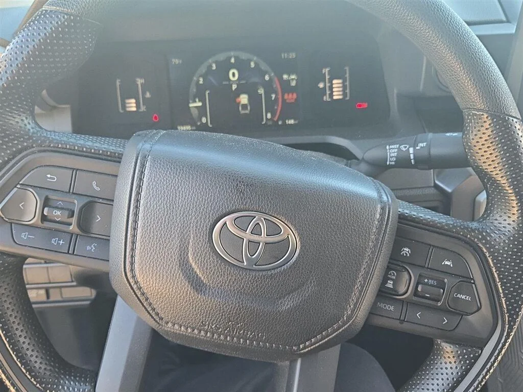 Used 2025 Ice Cap Toyota SR5 image 22