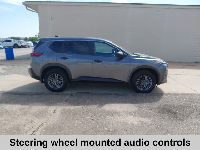 Used 2023 Gray Nissan S image 3