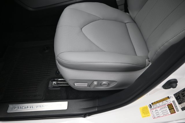 New 2026 Wind Chill Pearl Toyota Limited image 11