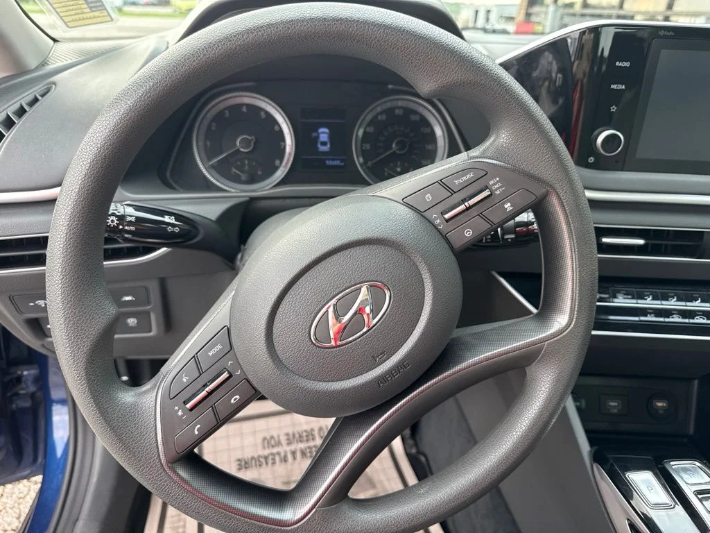 Used 2020 Blue Hyundai SE image 14