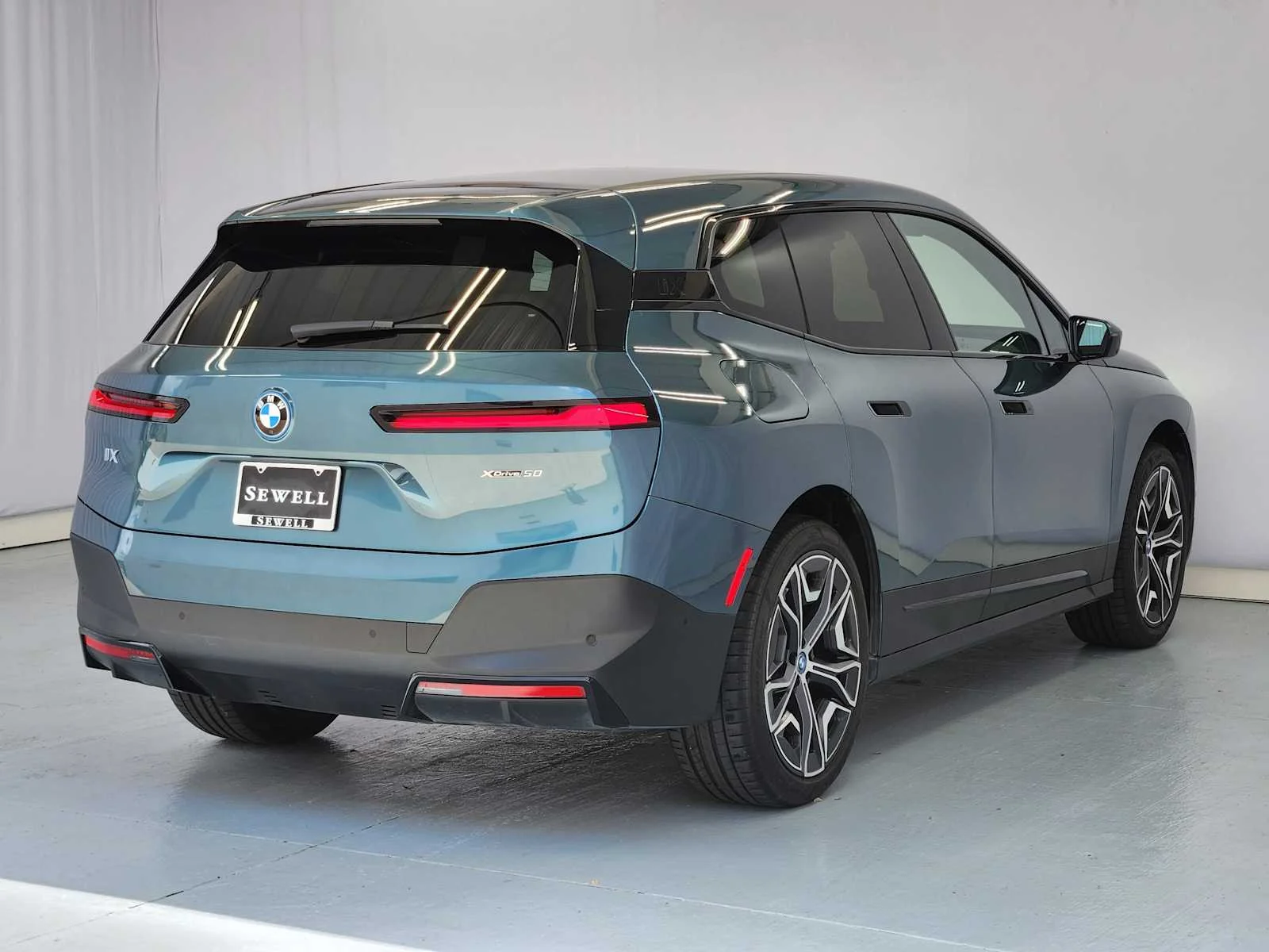 Used 2024 Blue Ridge Mountain Metallic BMW xDrive50 image 5