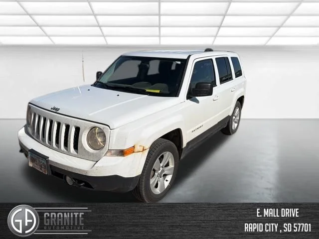 Used 2015 White Jeep Latitude image 1