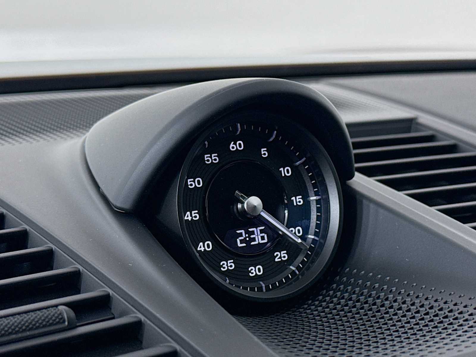 2026 Porsche Panamera 4 E-Hybrid - Photo 17