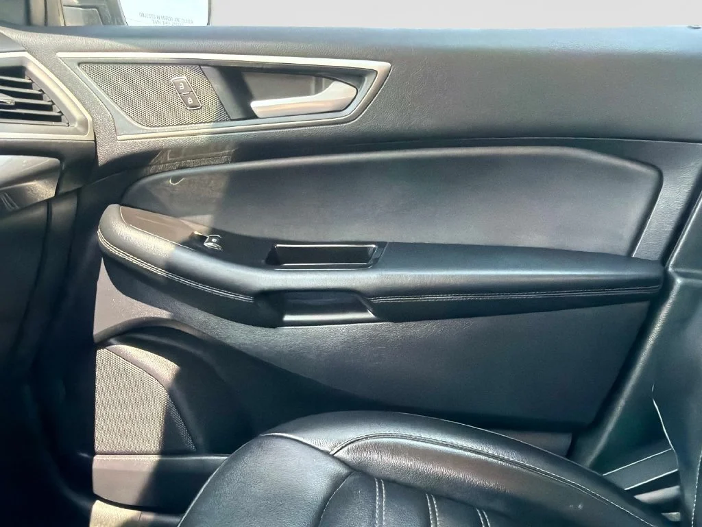 Used 2020 Black Ford SEL image 23
