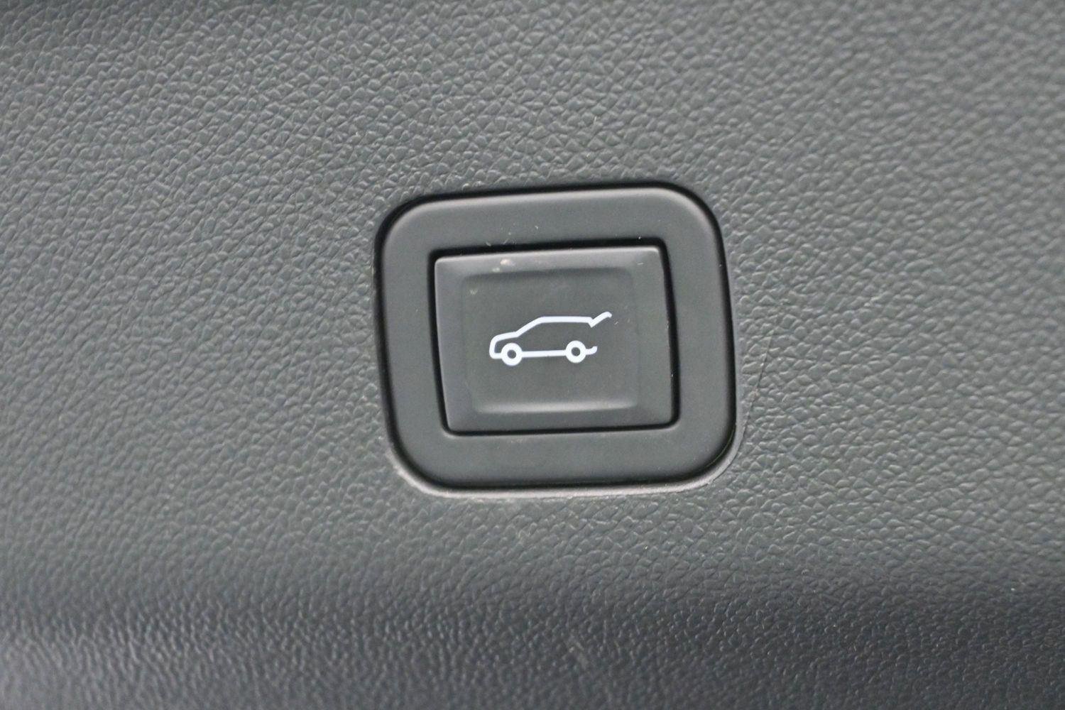 Used 2025 Volcanic Red Tintcoat GMC Denali Ultimate image 12