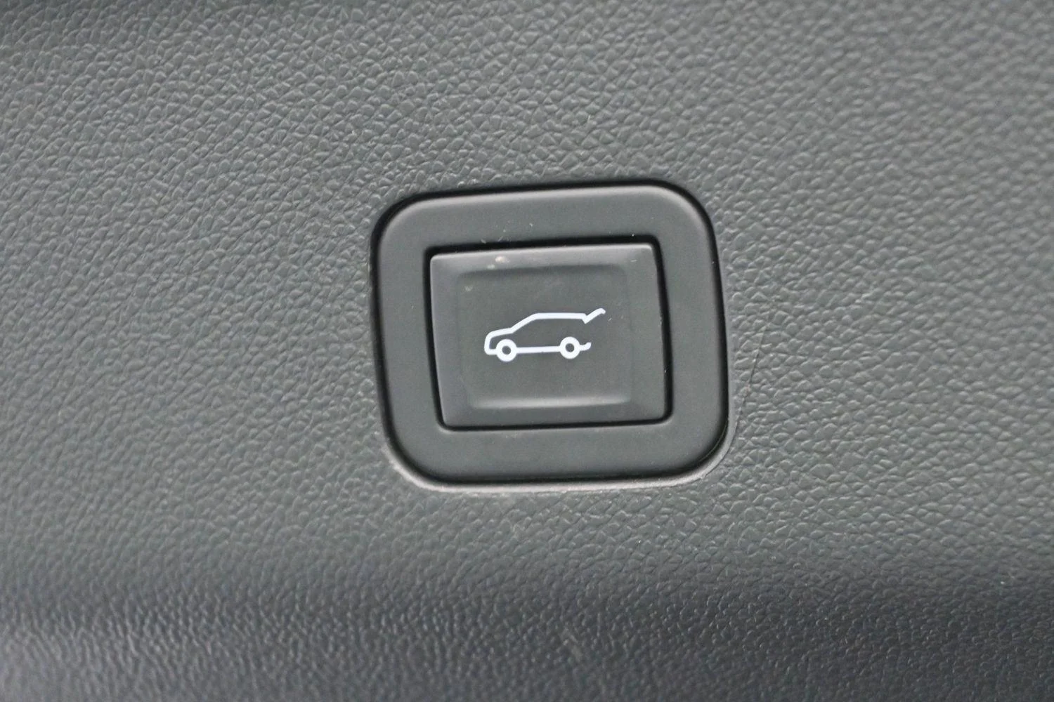 Used 2025 Volcanic Red Tintcoat GMC Denali Ultimate image 12