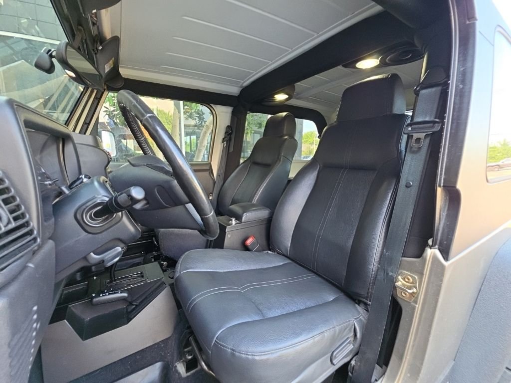 Used 2004 Light Khaki Metallic Jeep Unlimited image 11