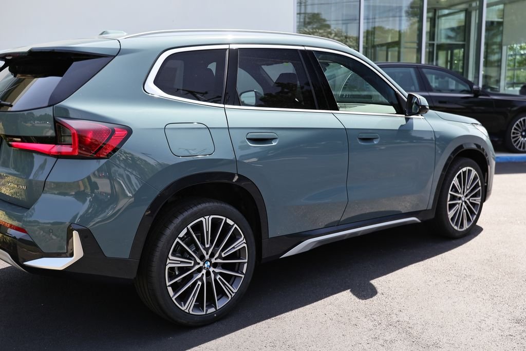 New 2026 Cape York Green Metallic BMW xDrive28i image 6