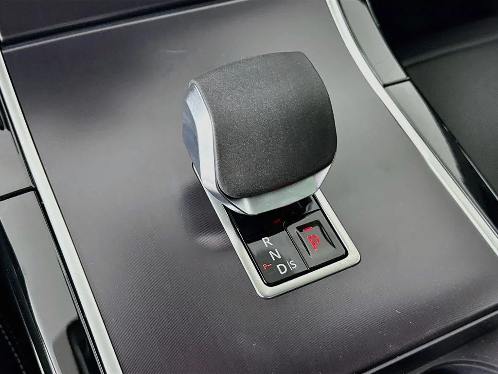 New 2026  Land Rover  image 18