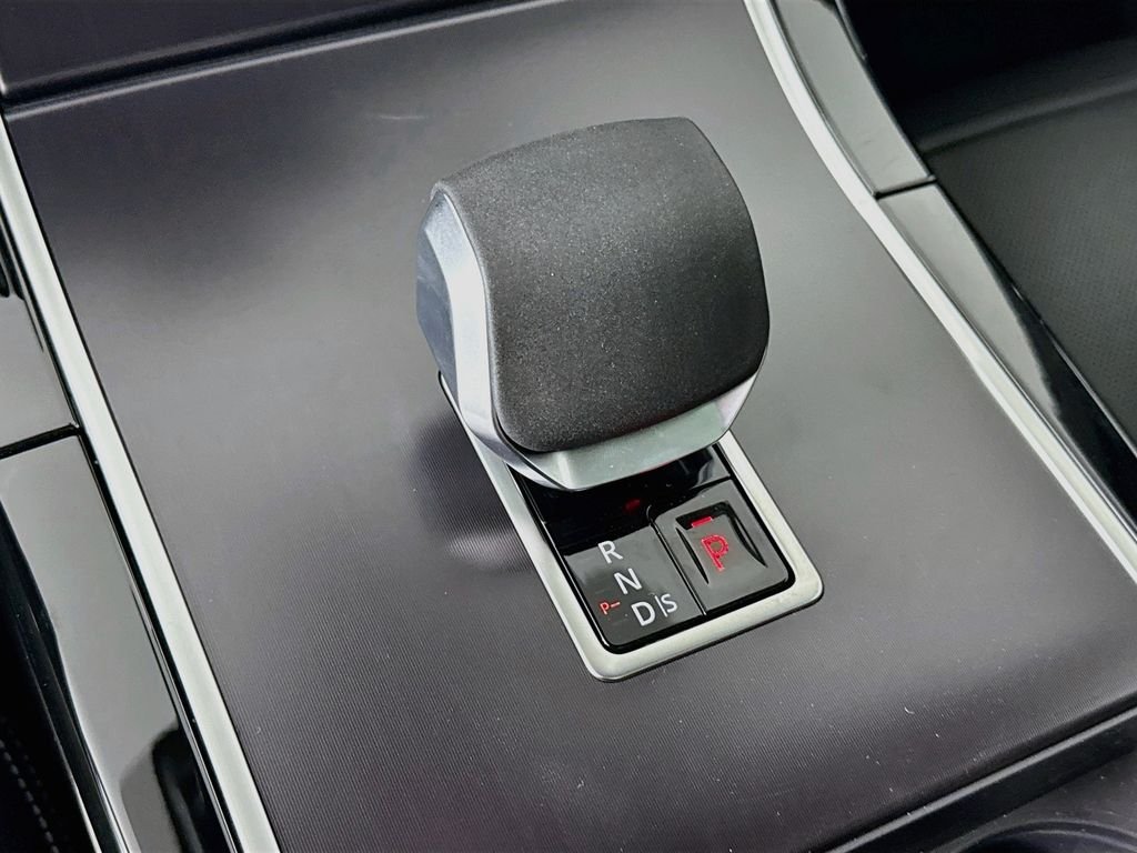 New 2026 Carpathian Grey Land Rover  image 18