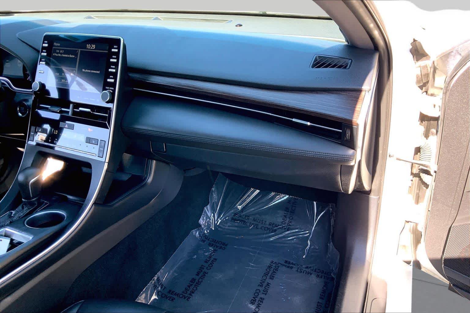 Used 2019 Wind Chill Pearl Toyota XLE image 19