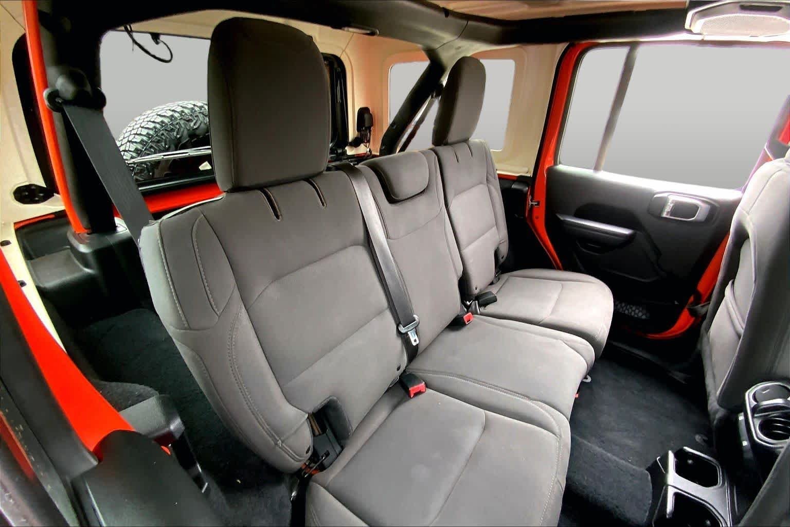 Used 2018 Punkn Metallic Clearcoat Jeep Sport S image 18