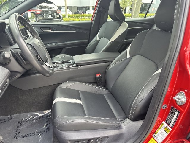 2025 Toyota Camry SE - Photo 11