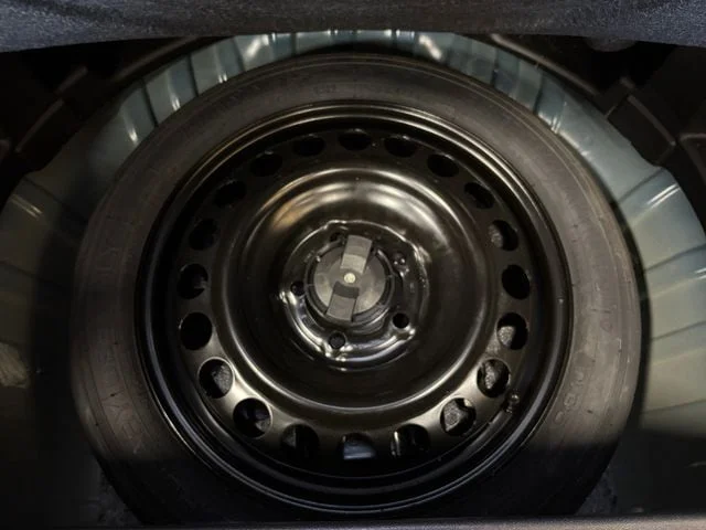 Used 2022 Marine GMC SLE image 24