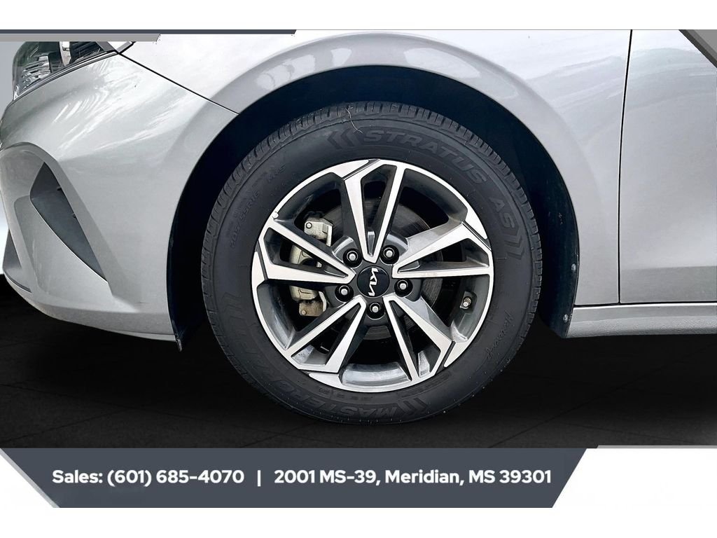 2023 Kia Forte LXS - Photo 7